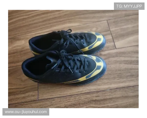 适合初中生踢足球的钉鞋选择与使用技巧解析